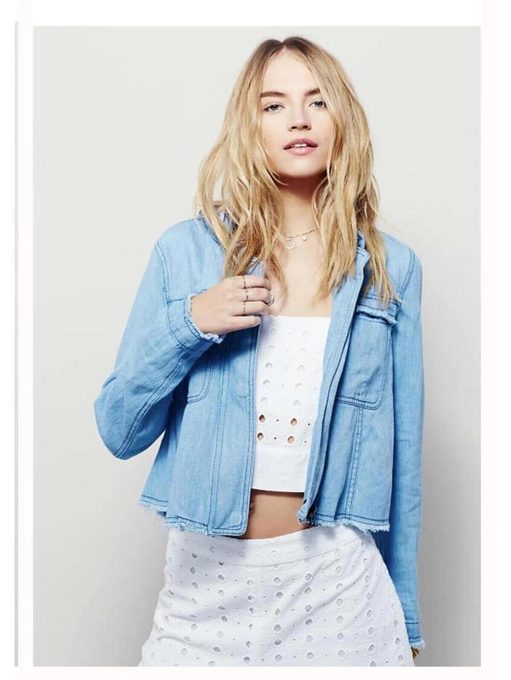 Free People Cropped Denim Jacket Hooded Raw Edge Light Wash Boho Festival L - Picture 2 of 8
